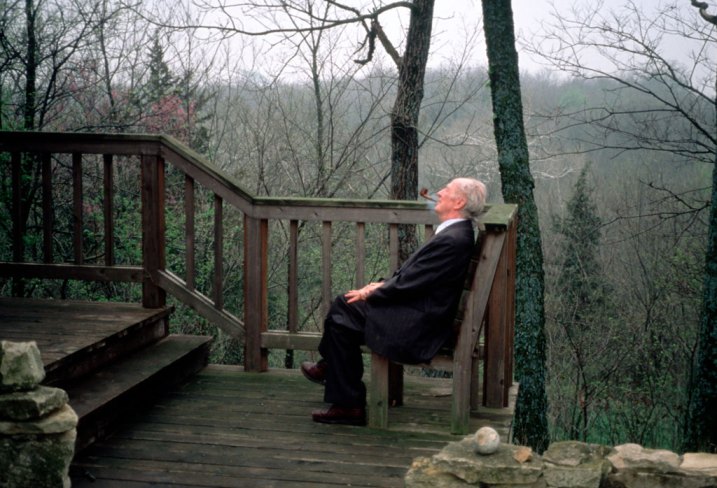 Alfred Caldwell taking in the scenery at the Domer country house in Baldwin, Kans., in 1993.