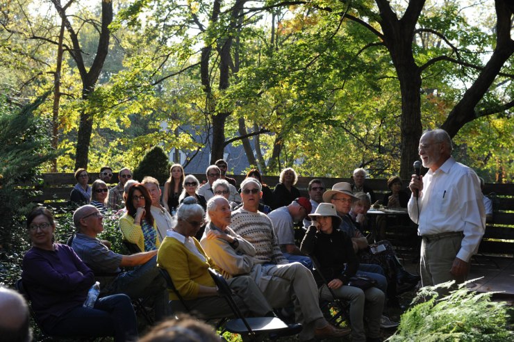 Prof. Dennis Domer on the microphone