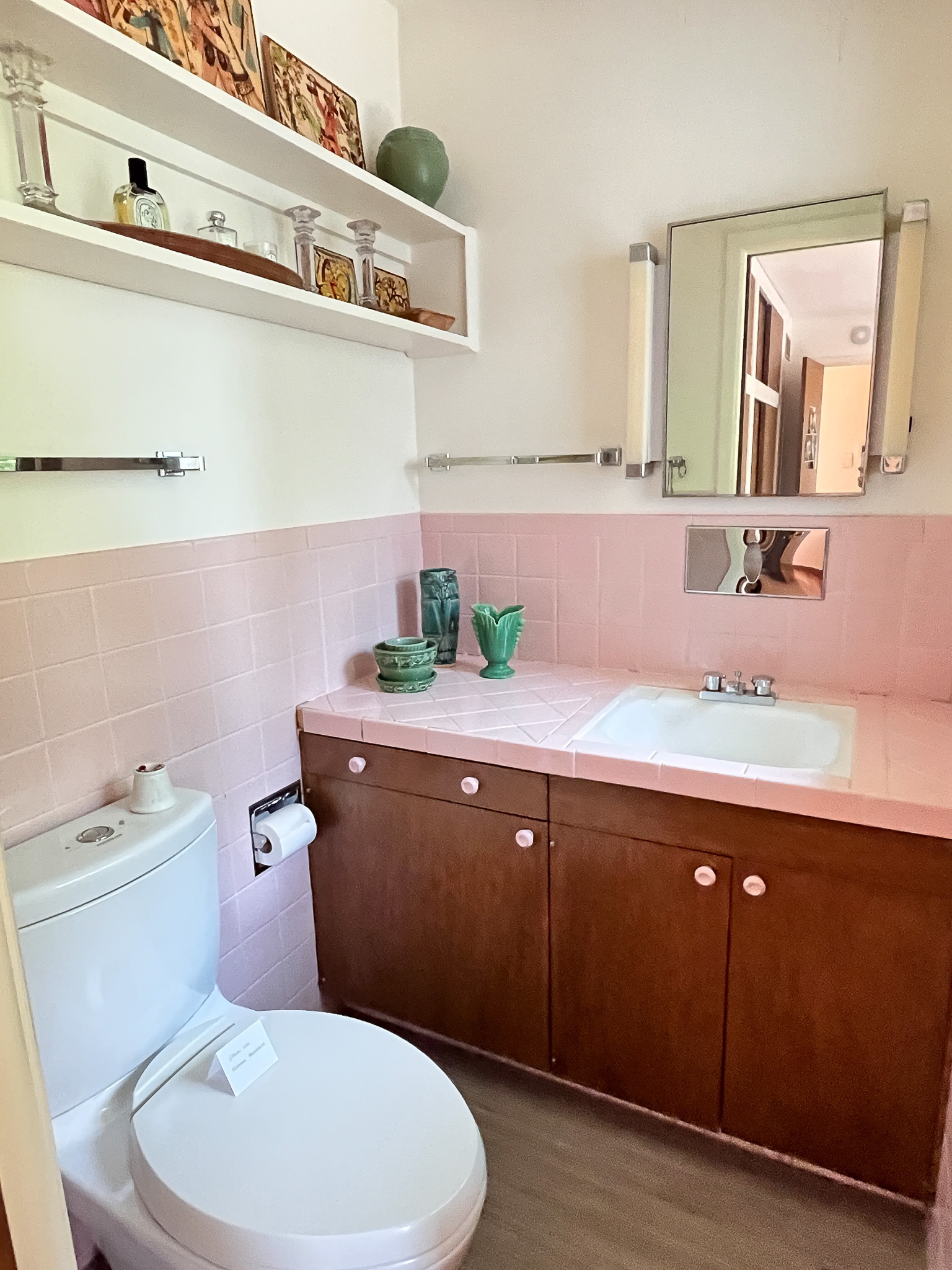 Original upstairs bathroom. Photo by Akiko Takeyama