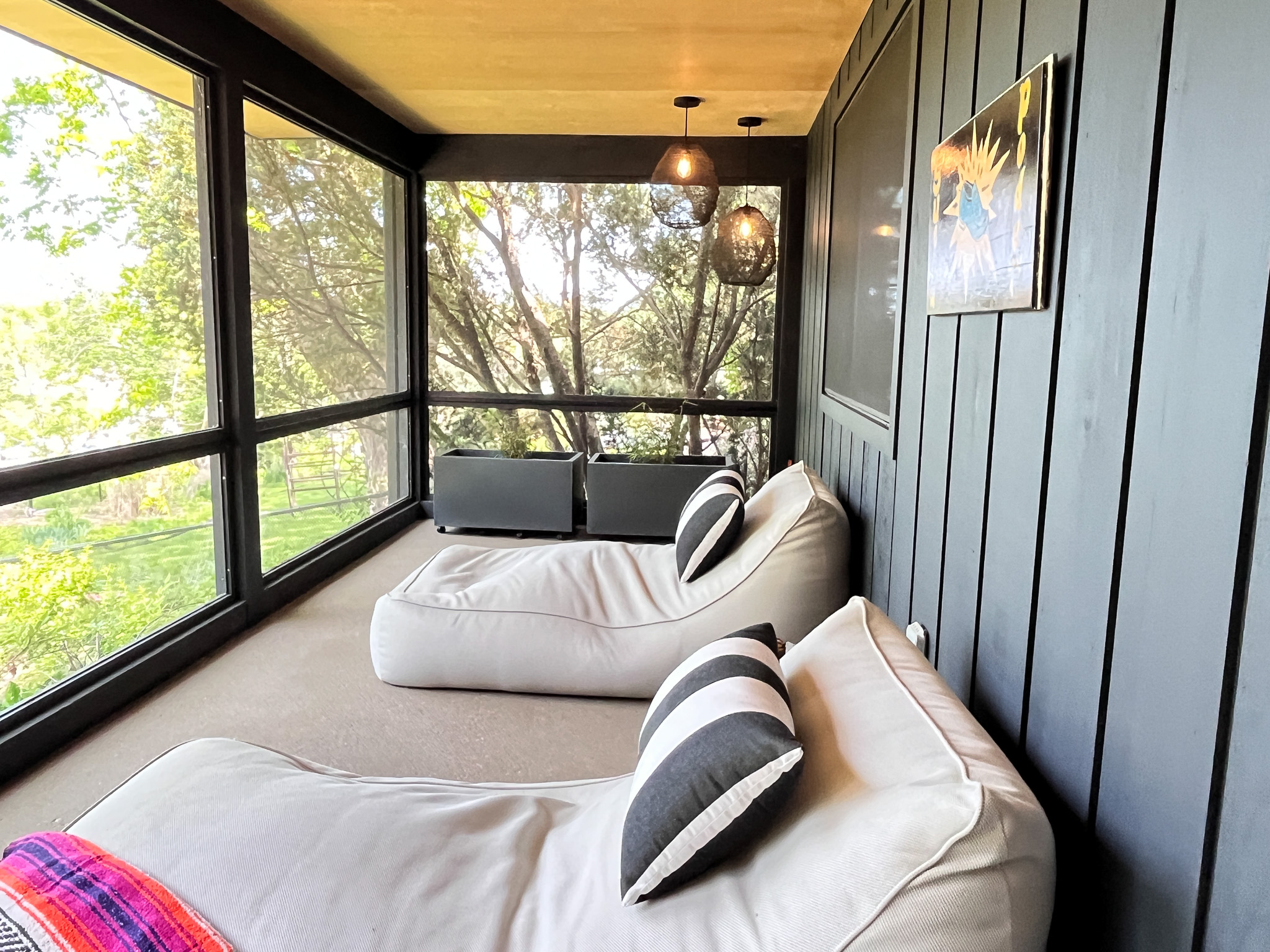 Screened-in porch. Photo by Akiko Takeyama